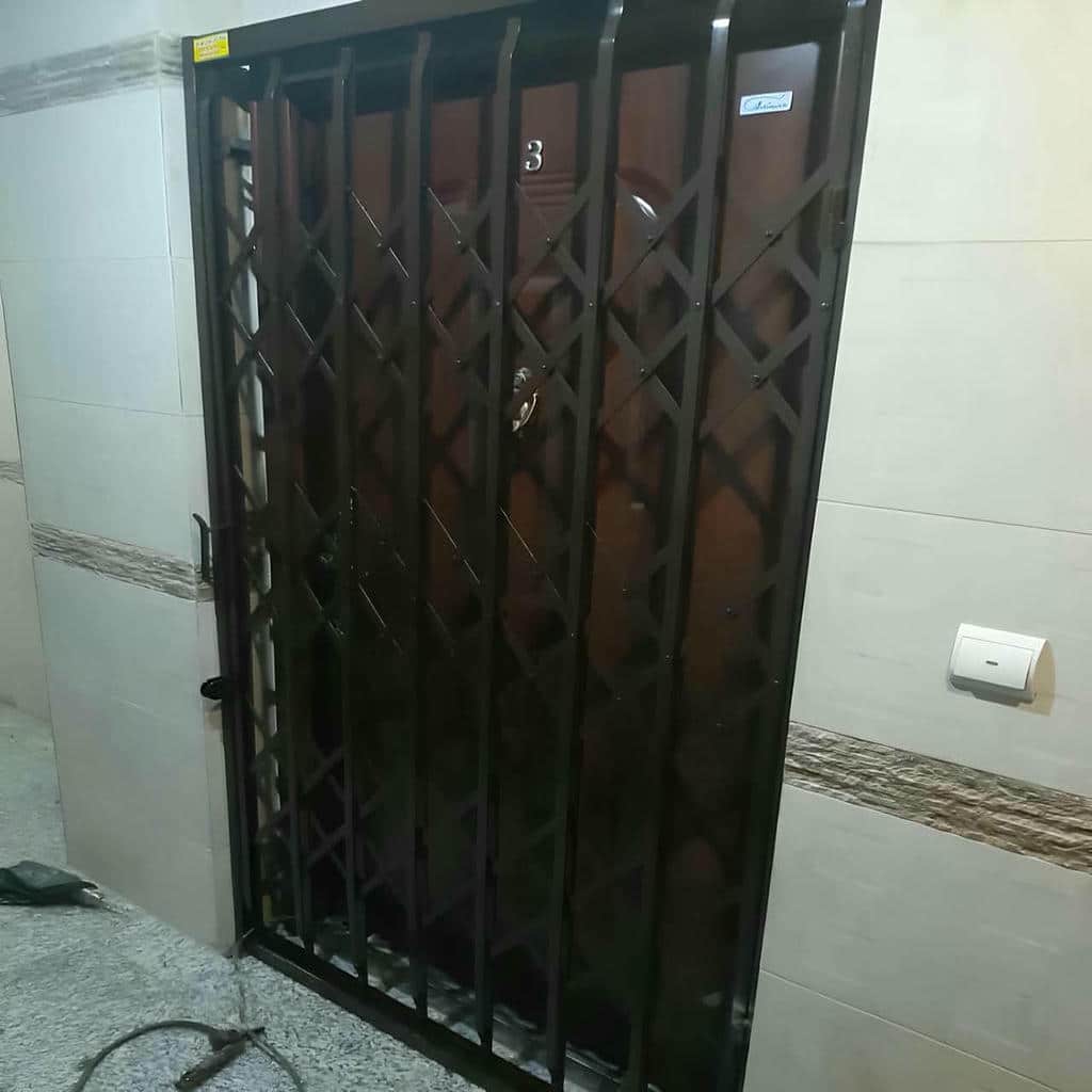 درب آکاردئونی در ساوه