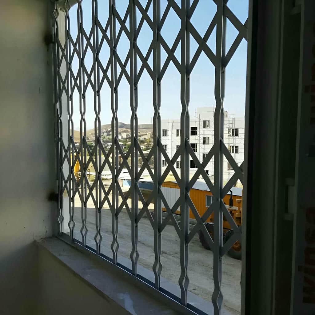 نصب درب آکاردئونی تراز در مهرشهر کرج