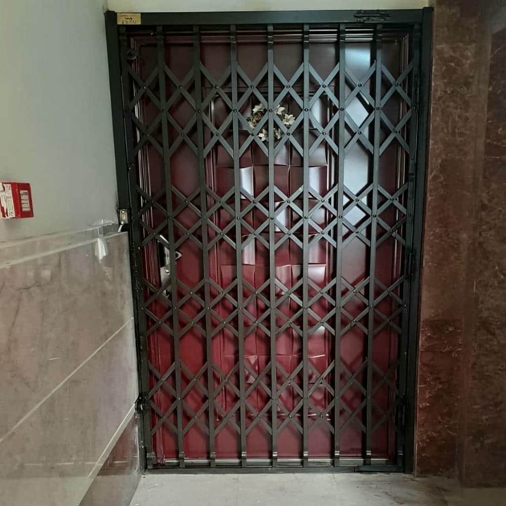 درب آکاردئونی در رفسنجان