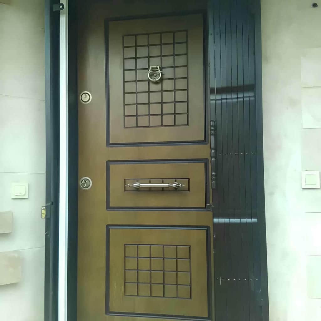 درب آکاردئونی در کاشان