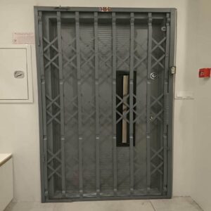 درب آکاردئونی در سمنان