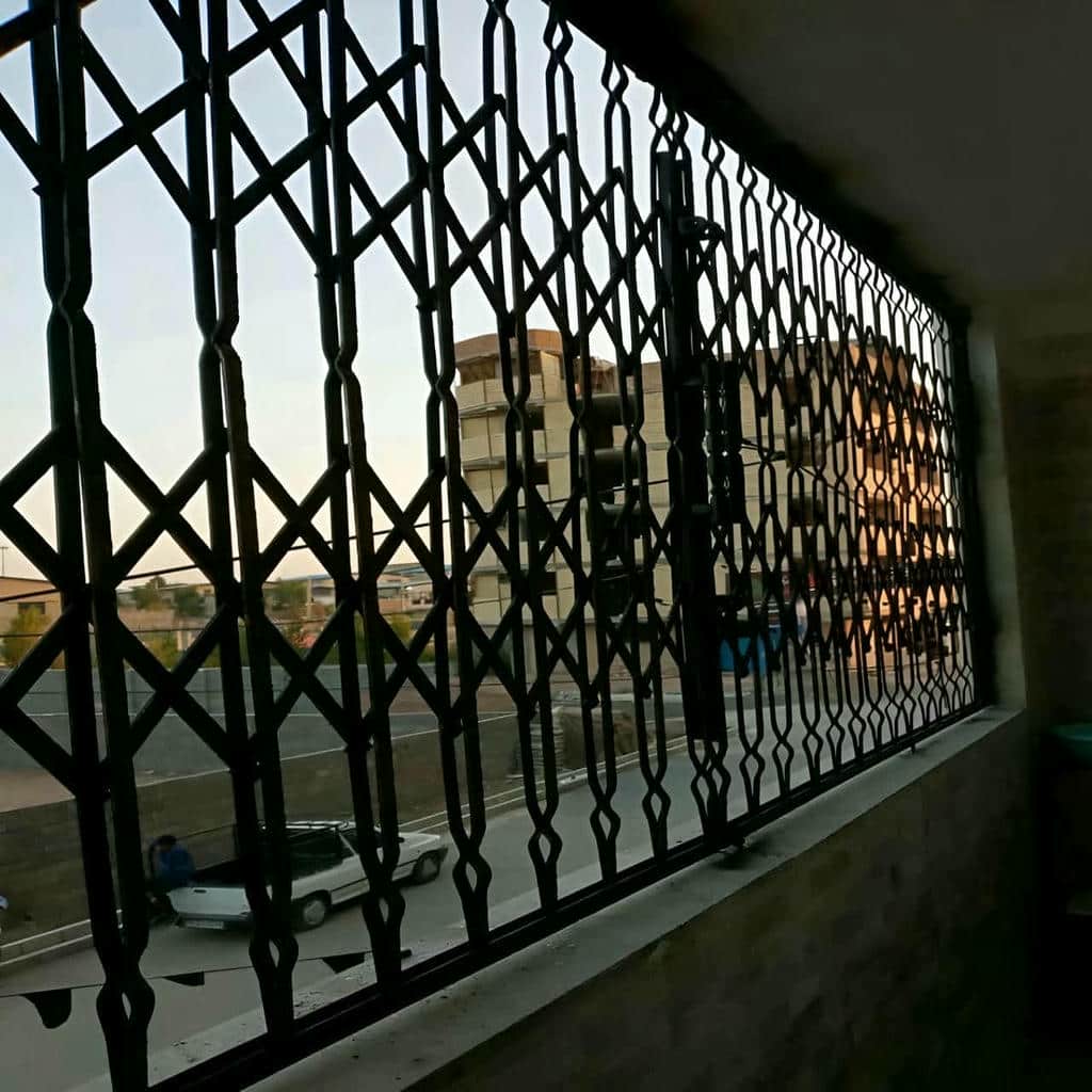 درب آکاردئونی در هشتگرد