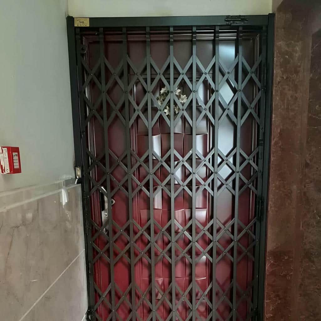 نصب درب آکاردئونی آپارتمان در اراک