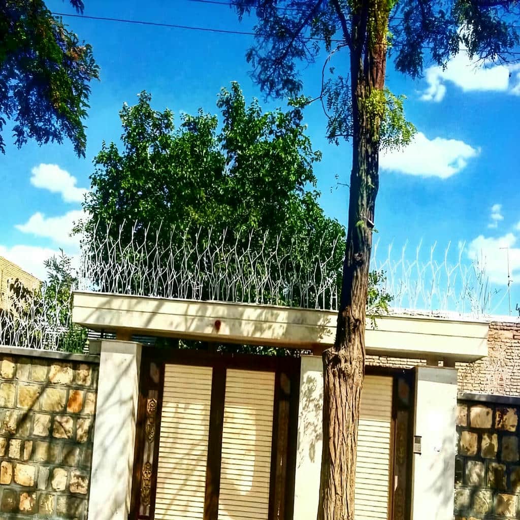 نصب حفاظ شاخ گوزنی دیوار ساختمان در رامسر