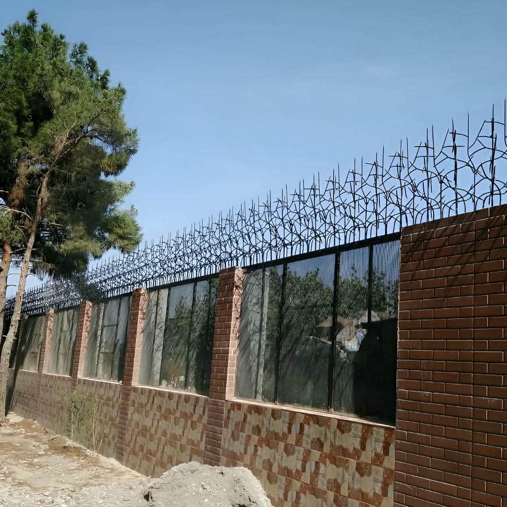 نصب حفاظ شاخ گوزنی دیوار ساختمان در ایلام