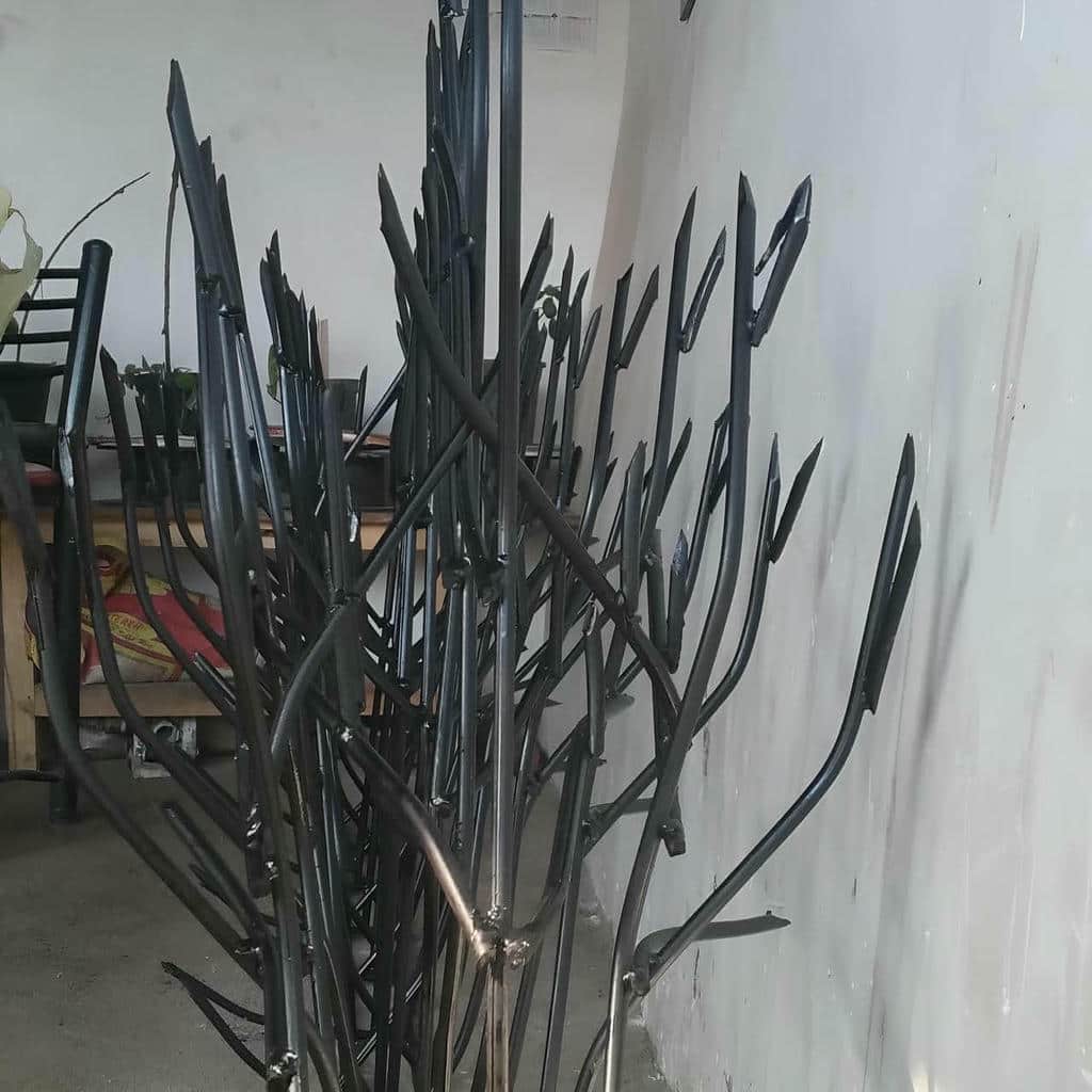 نصب حفاظ شاخ گوزنی دیوار ساختمان در سبزوار