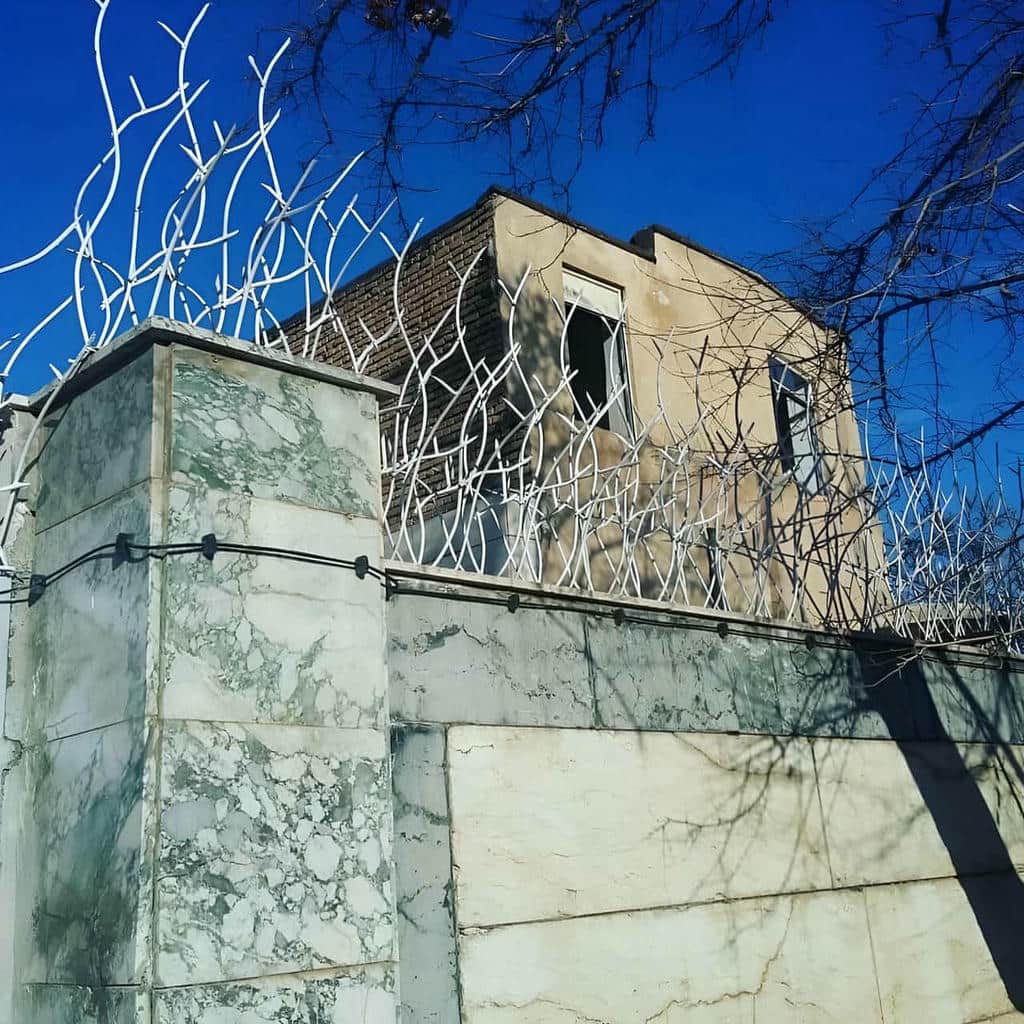 خرید حفاظ شاخ گوزنی متناسب دیوار در مریوان