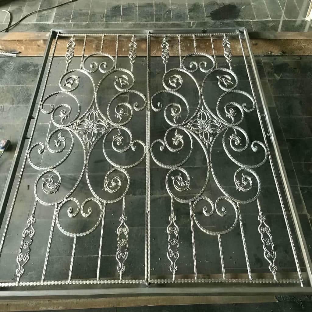 نصب حفاظ پنجره فرفورژه در آمل