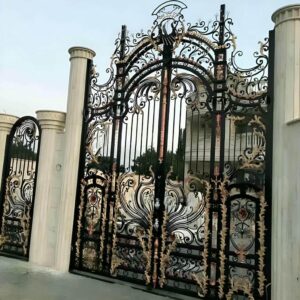 درب حیاط در ساوه