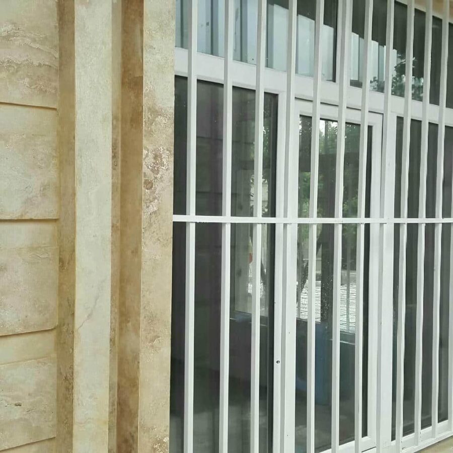حفاظ پنجره تیغدار افقی