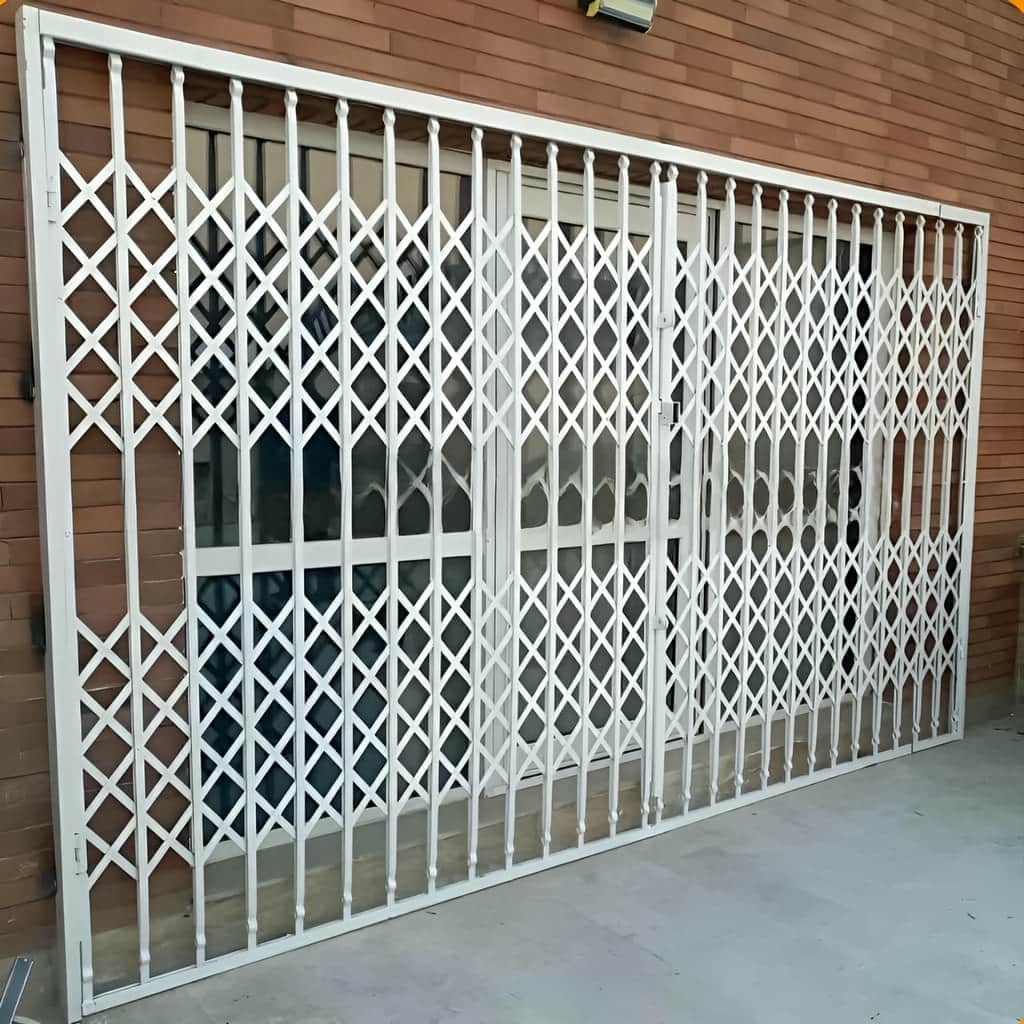 حفاظ آکاردئونی مدل ایتالیایی با تسمه ساده فولادی روی فریم مقاوم