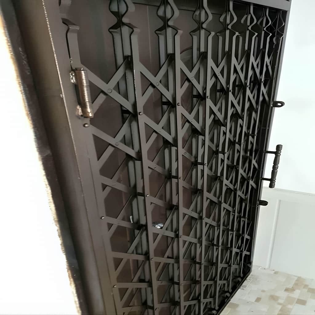 حفاظ آکاردئونی 4 گل لوزی با فریم پروفیل مقاوم در ورودی