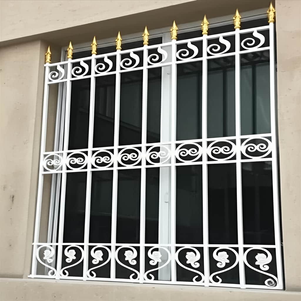 حفاظ پنجره نیل سلطنتی با فرفورژه های مارپیچ در سه ردیف