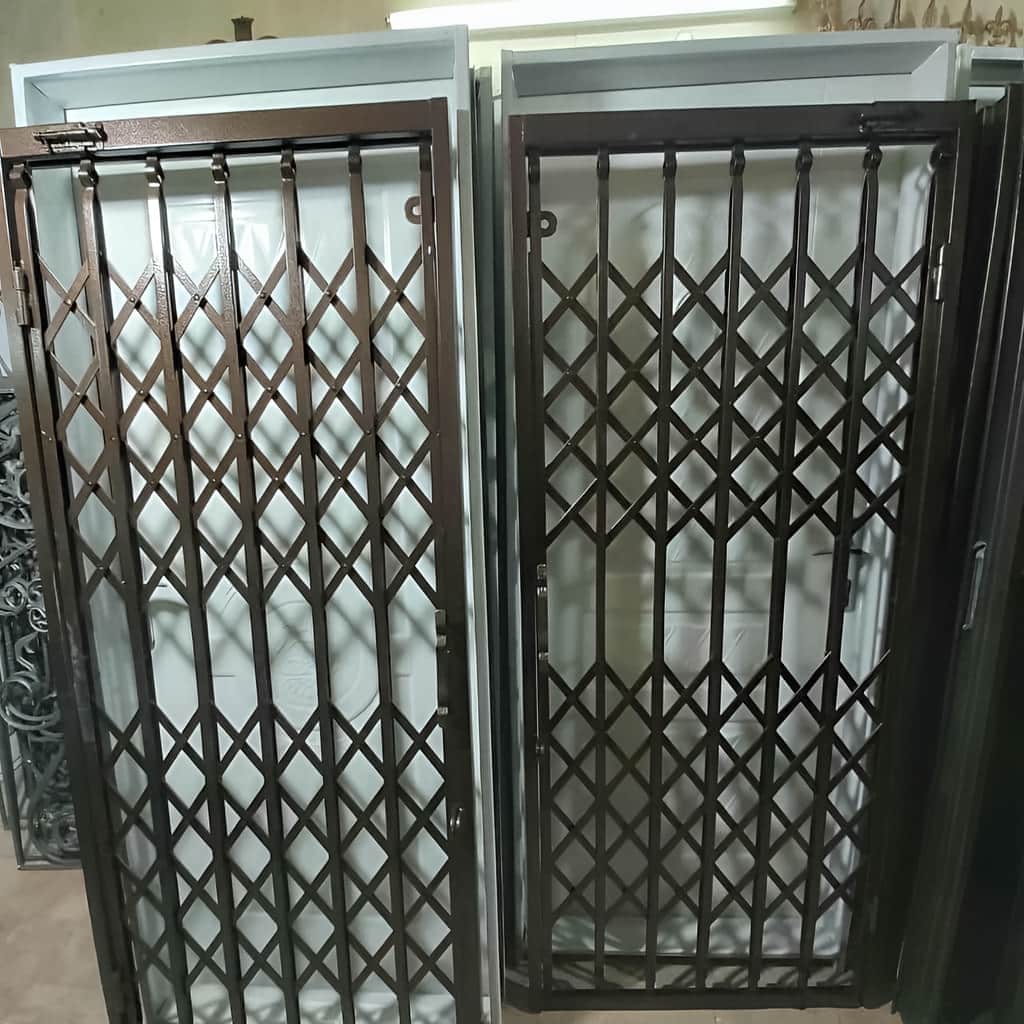 درب آکاردئونی ضد سرقت با رنگ مقاوم روی سطح