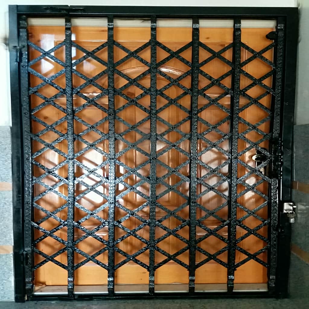 درب آکاردئونی با تعداد گل متراکم برای امنیت بیشتر