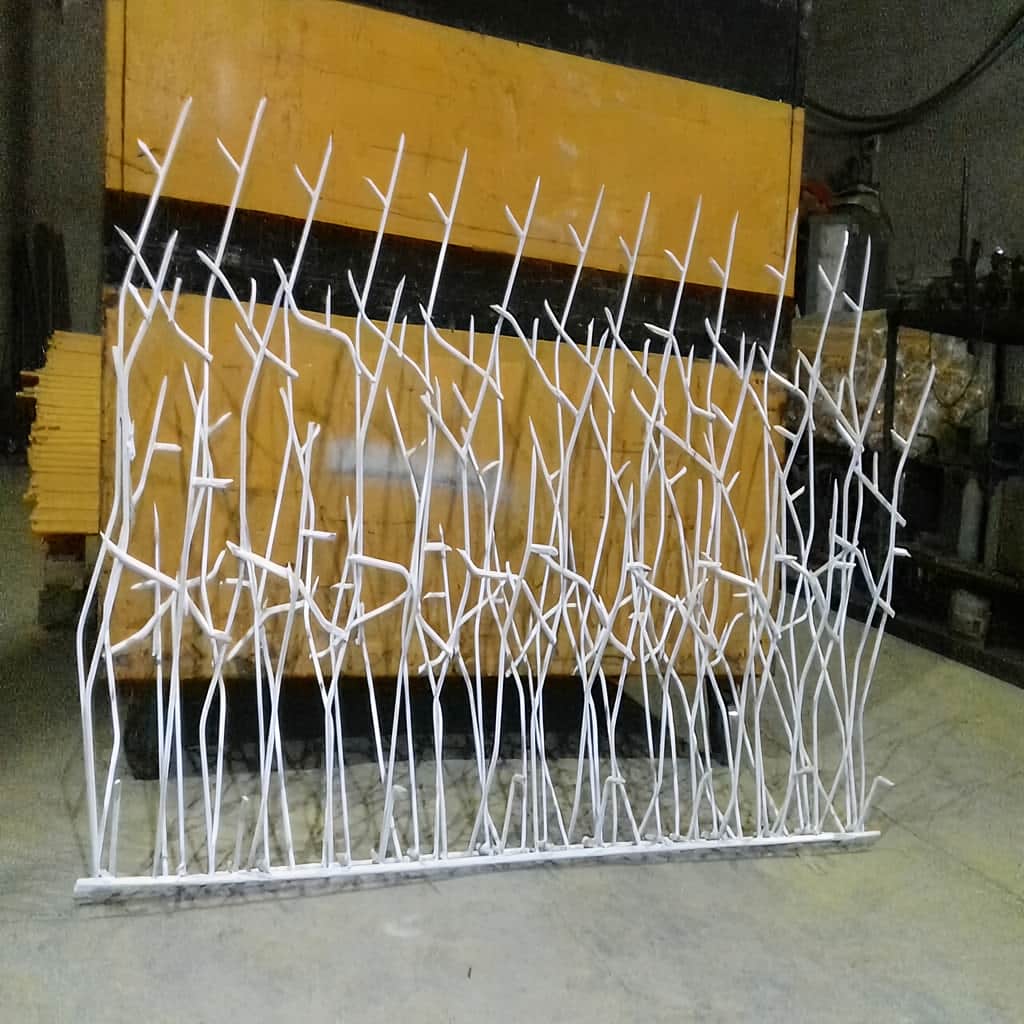 حفاظ روی دیوار با نصب محکم روی تاج دیوار