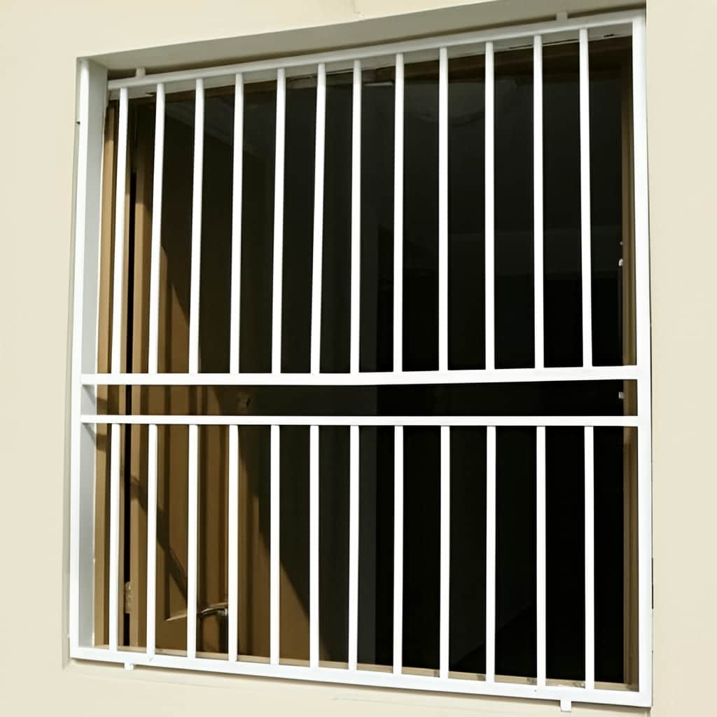 حفاظ پنجره با نصب محکم روی دیوار