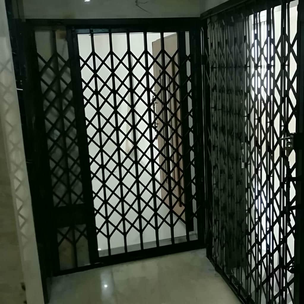 درب آکاردئونی با ریل روان و حرکت جمع شونده