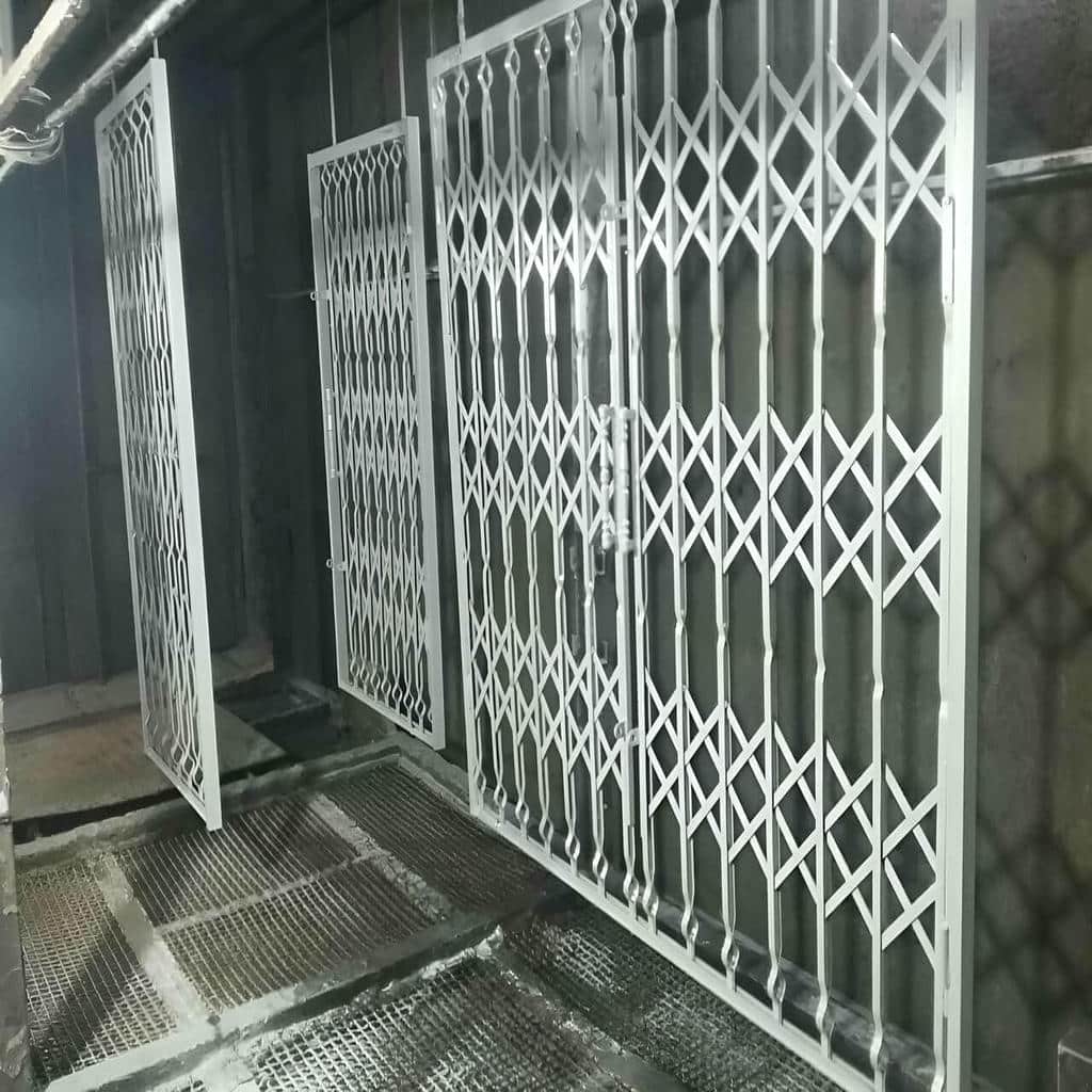 محافظ درب آپارتمان با یراق بادوام مدل لولایی
