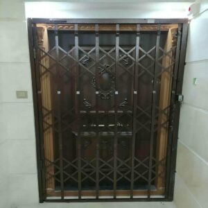 قفل مناسب درب آکاردئونی برای جلوگیری از ورود غیرمجاز