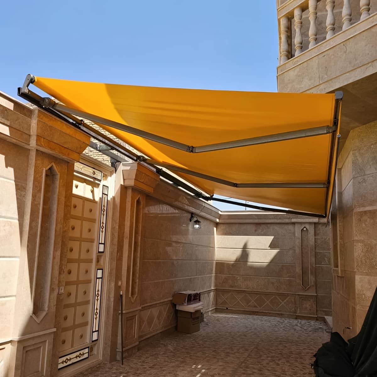سایبان برقی با موتور تیوبلار داخل لوله