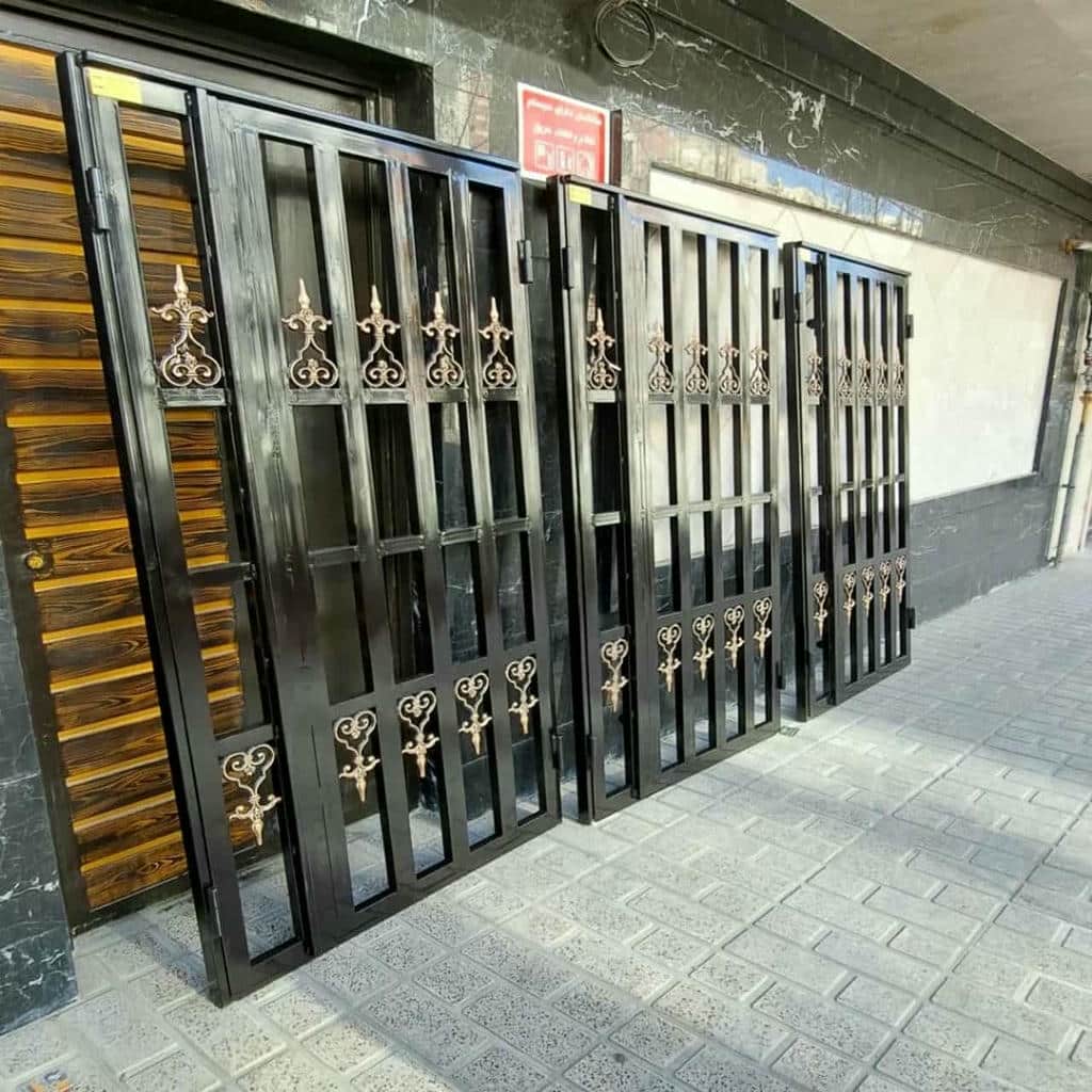 قفل درب آکاردئونی با محل نصب دور از دسترسی بیرونی