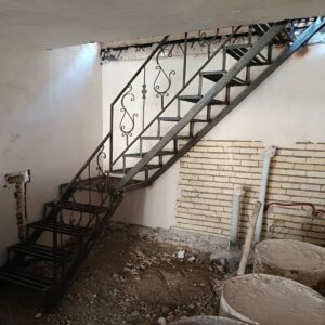 پله آهنی کم جا فشرده