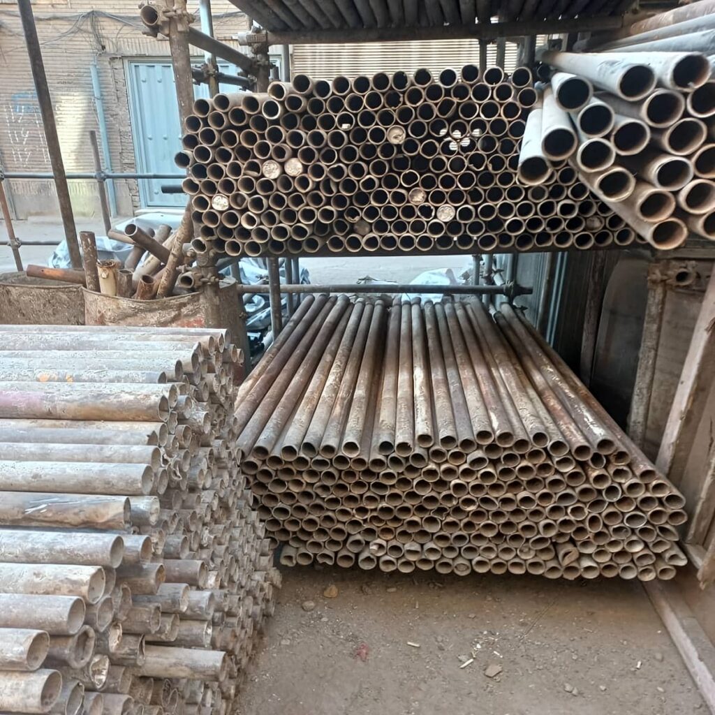 اجرای لوله داربست برای نمای مدرن و کلاسیک