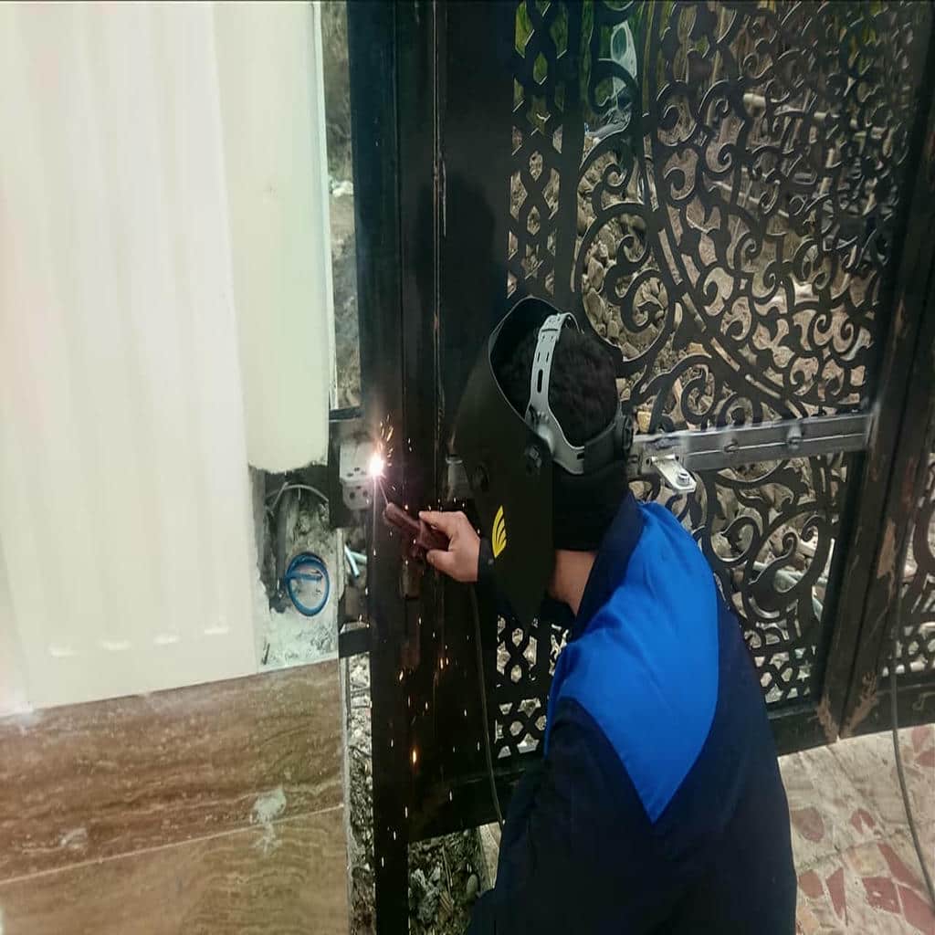 جک درب پارکینگ با سیم کشی مرتب سنسورها جک درب پارکینگ با سیم کشی مرتب سنسورها
