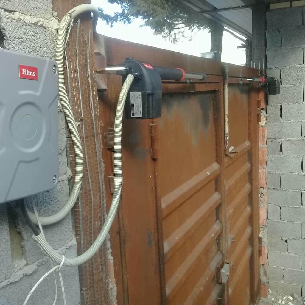 جک درب پارکینگ با سیم کشی ایمن و مرتب