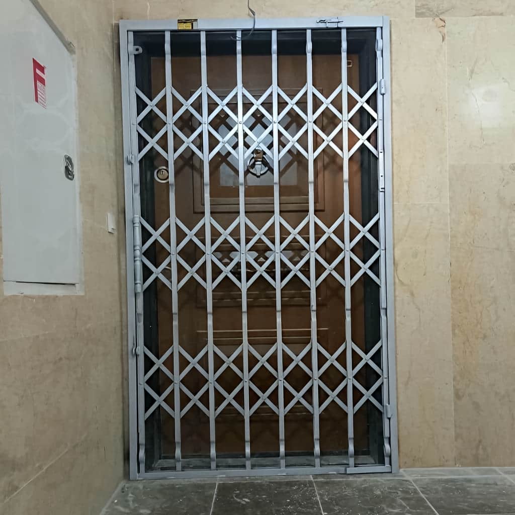 سفارش درب آکاردئونی سه گل تسمه بر اساس ابعاد ورودی