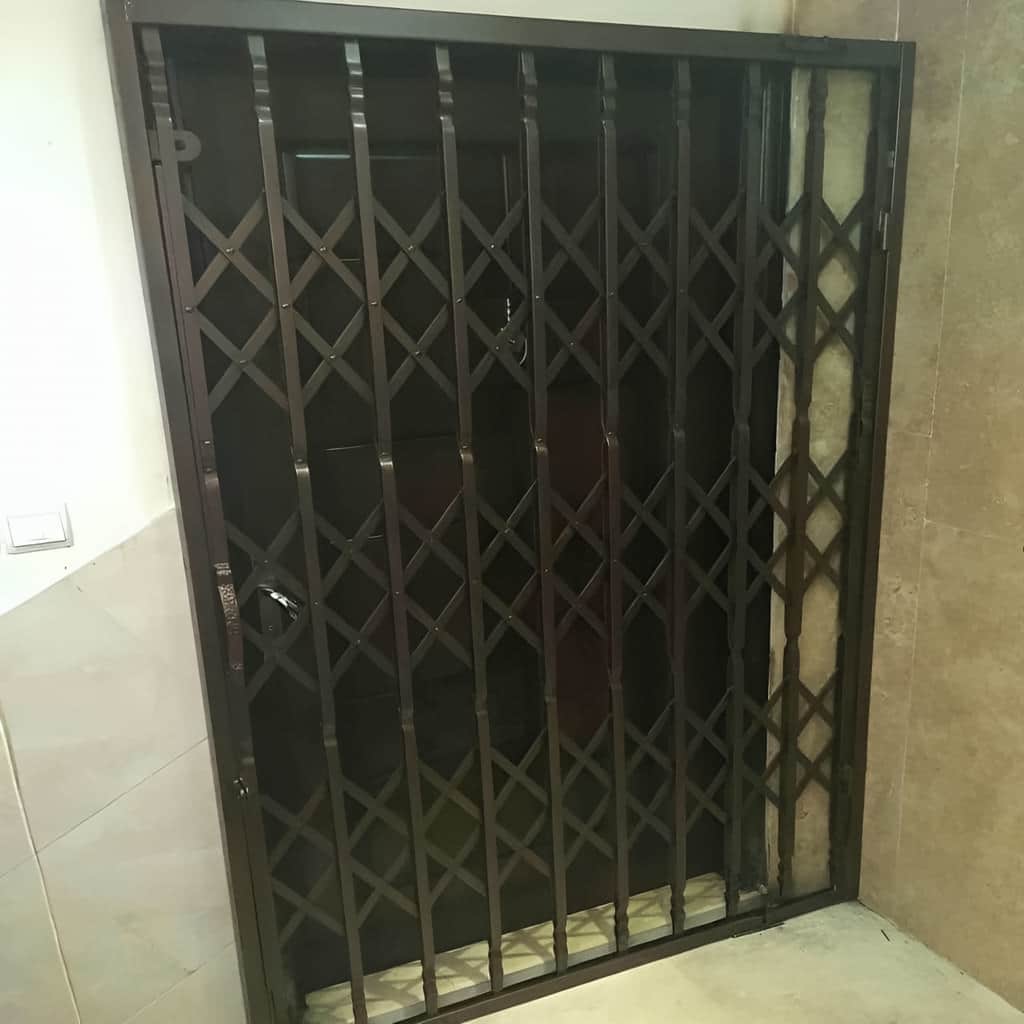 فروش درب آکاردئونی سه گل تسمه با قفل توکار
