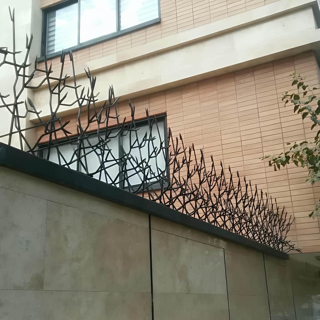 خرید حفاظ آبشاری روی دیوار سنگی خرید حفاظ آبشاری روی دیوار سنگی