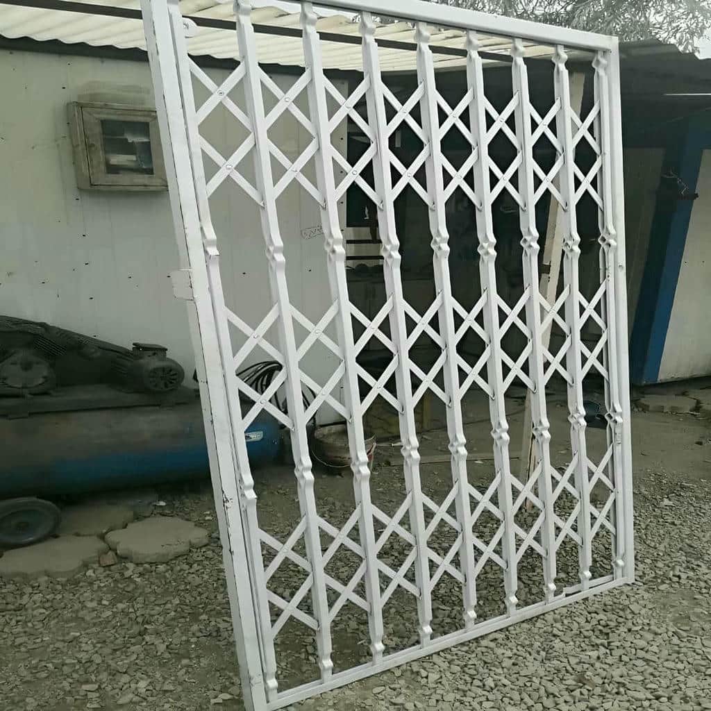 اجرای درب آکاردئونی ضد سرقت برای ورودی کم‌عرض