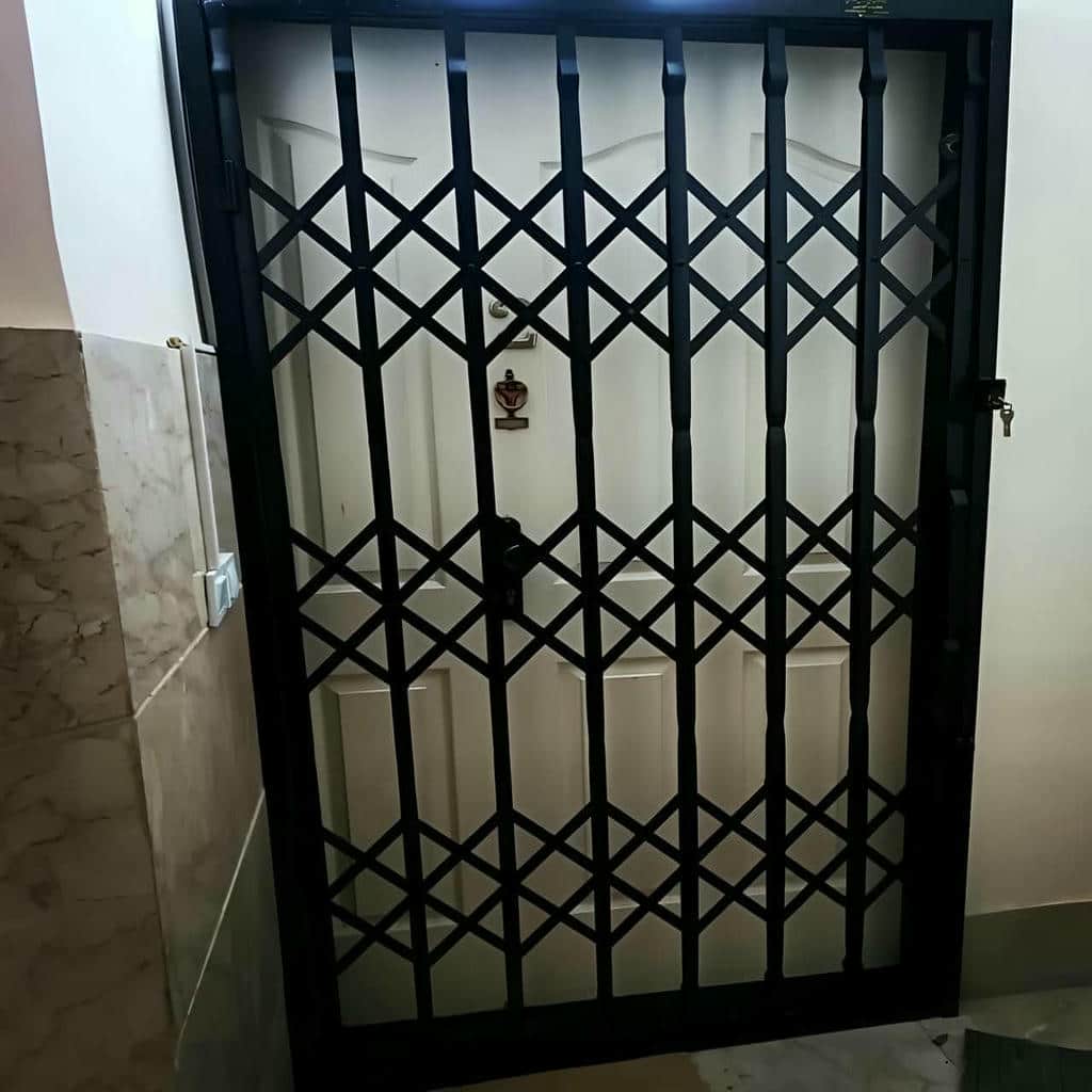 نصب درب حفاظ فلزی ورودی واحد با قاب تراز نصب درب حفاظ فلزی ورودی واحد با قاب تراز
