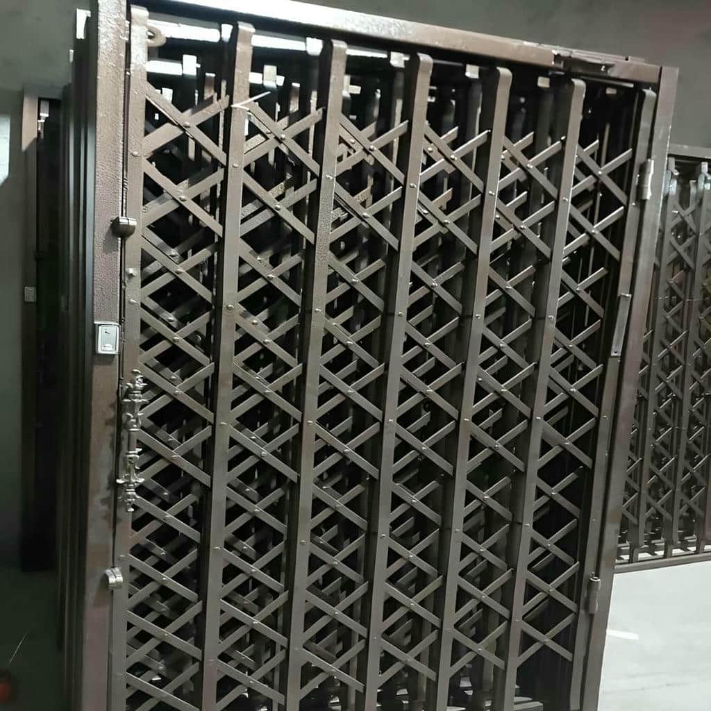 ساخت درب آکاردئونی سلطنتی گل دار با تسمه مقاوم
