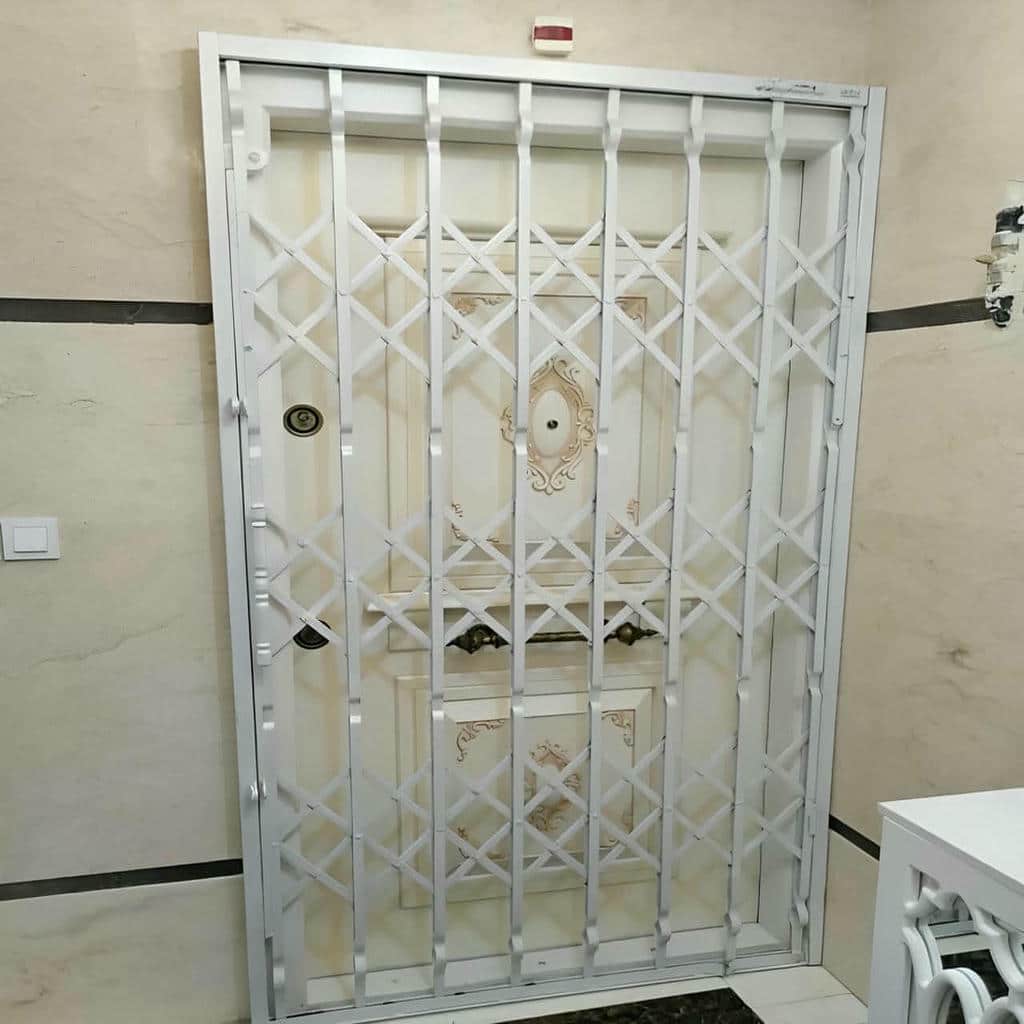 ساخت حفاظ آکاردئونی ورودی مجتمع با پروفیل مقاوم ساخت حفاظ آکاردئونی ورودی مجتمع با پروفیل مقاوم