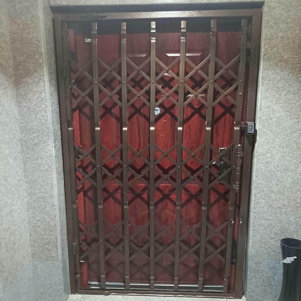 مدل متراکم درب آکاردئونی تسمه پهن آهنی برای خرید