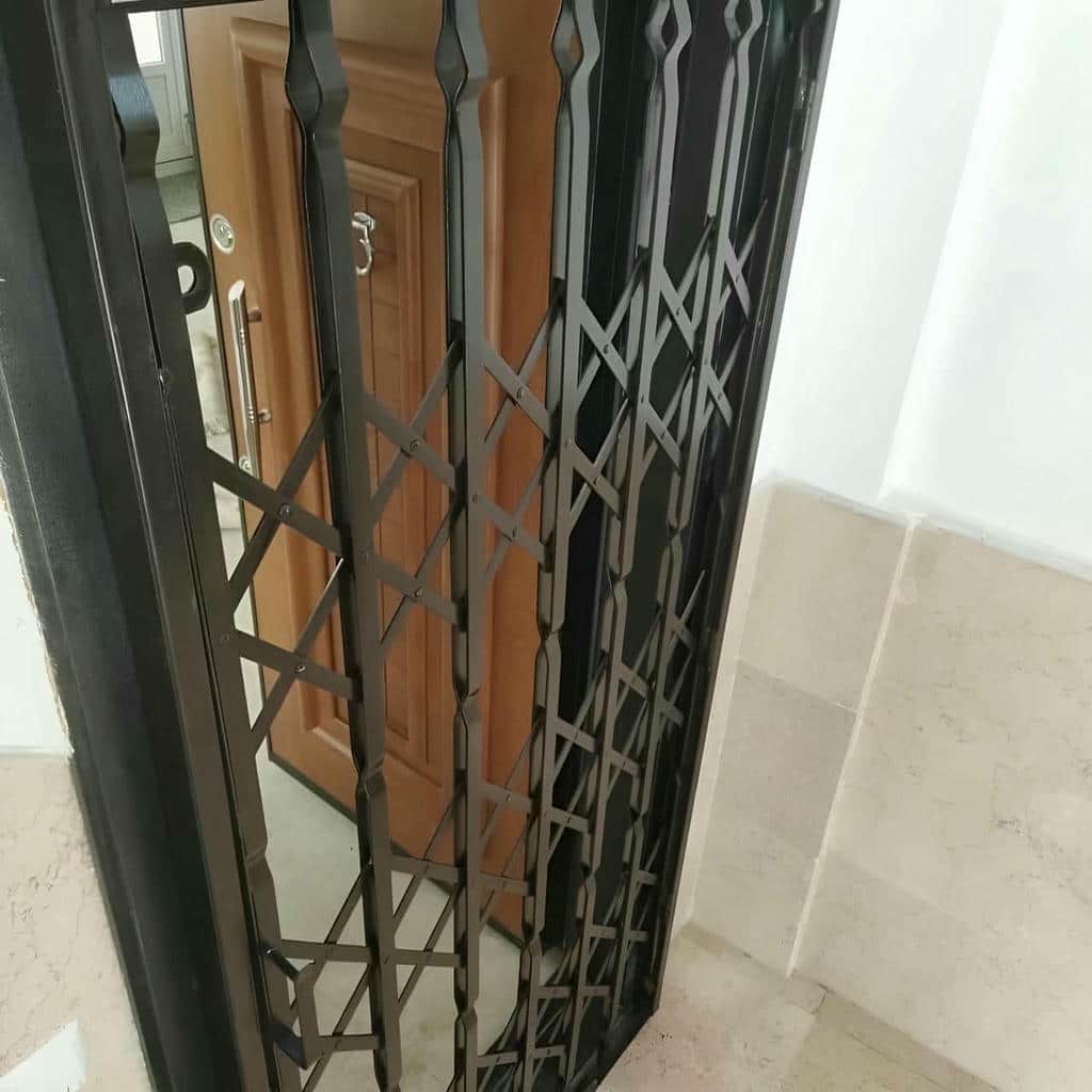 خدمات نصب درب آکاردئونی طرح دار لوزی برای ورودی خدمات نصب درب آکاردئونی طرح دار لوزی برای ورودی
