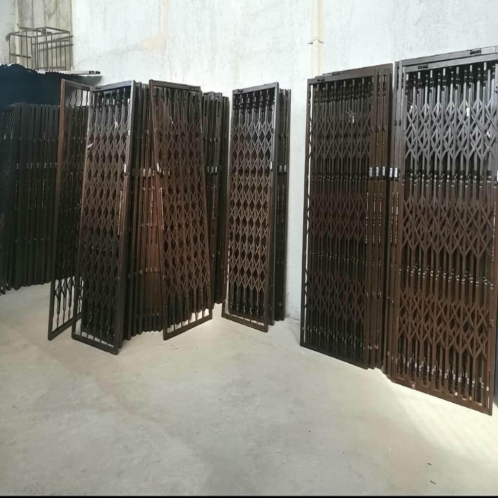 خرید درب آکاردئونی تسمه پهن آهنی با انتخاب آگاهانه