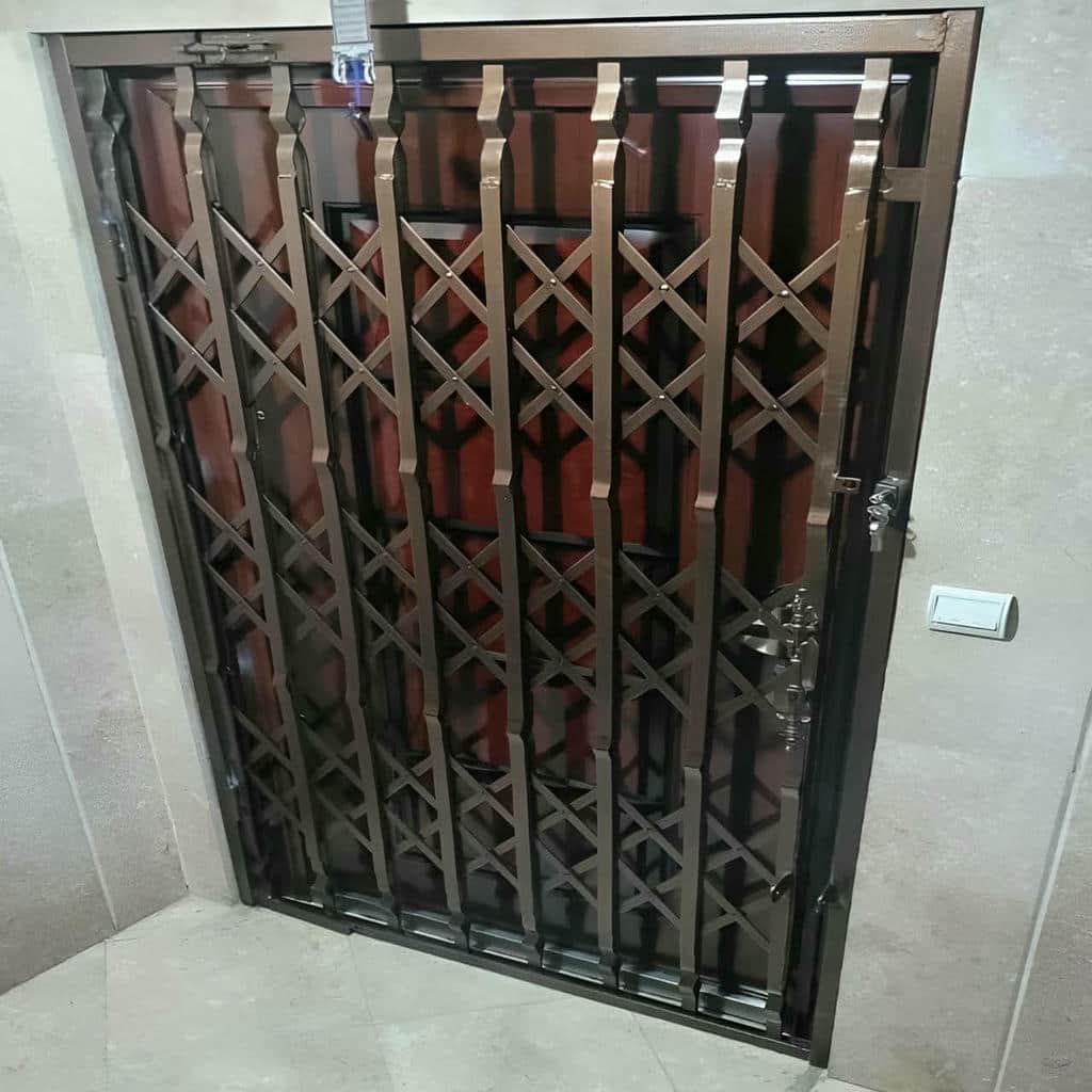 6 طرح درب آکاردئونی سفید طلایی