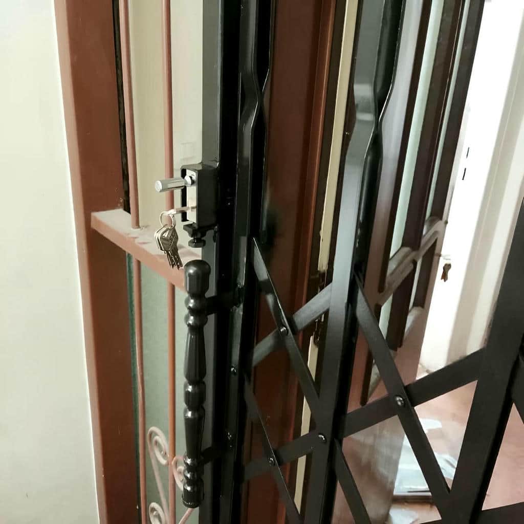 اجرای درب آکاردئونی برای واحد اداری با شبکه روان