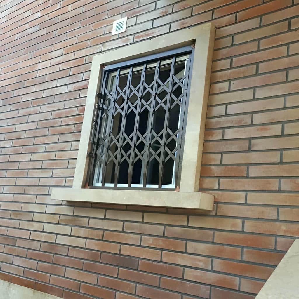نصب درب آکاردئونی طلایی سلطنتی با ریل تراز