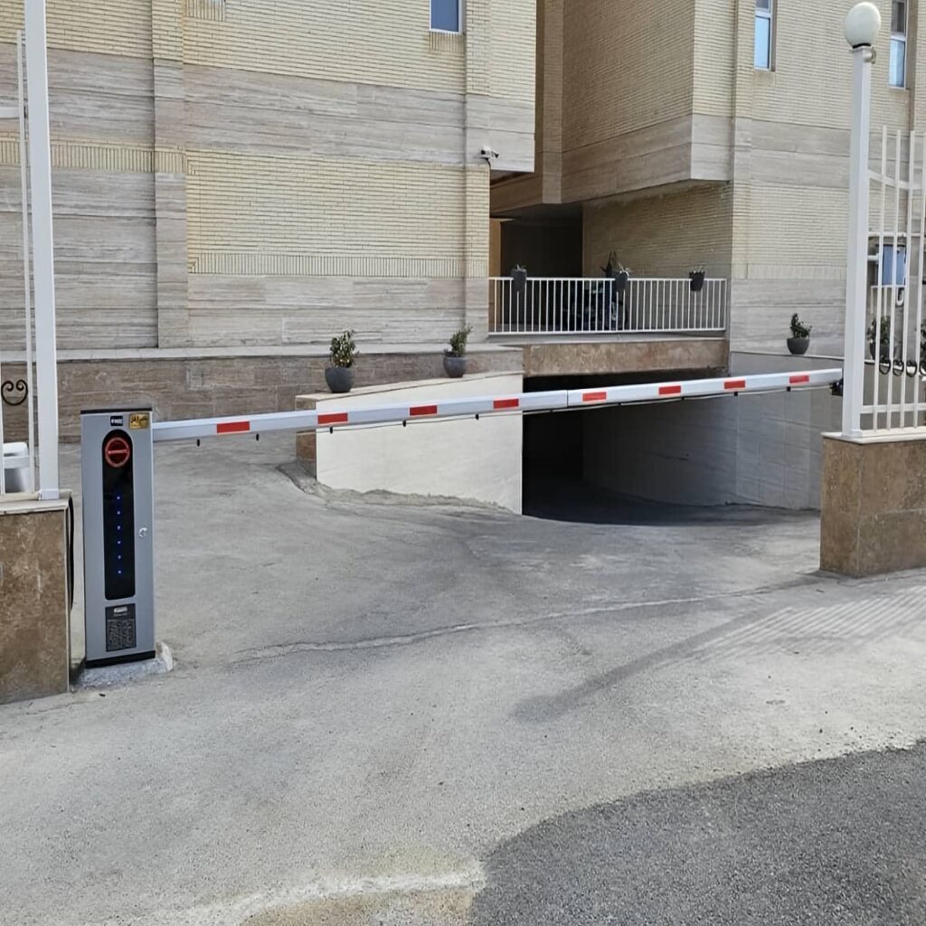 خدمات راهبند اتوماتیک تردد بالا برای پارکینگ عمومی خدمات راهبند اتوماتیک تردد بالا برای پارکینگ عمومی