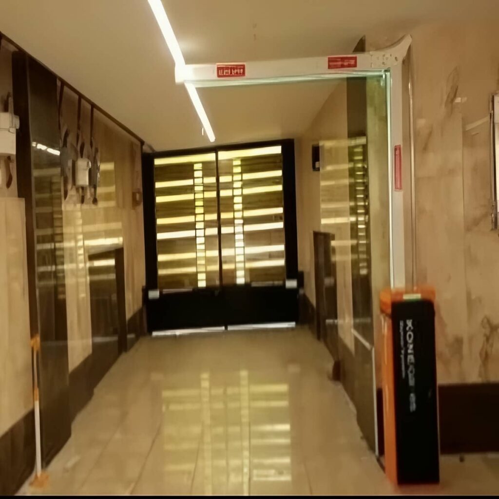 اجرای راهبند صنعتی بازوی بلند با فوتوسل ایمنی