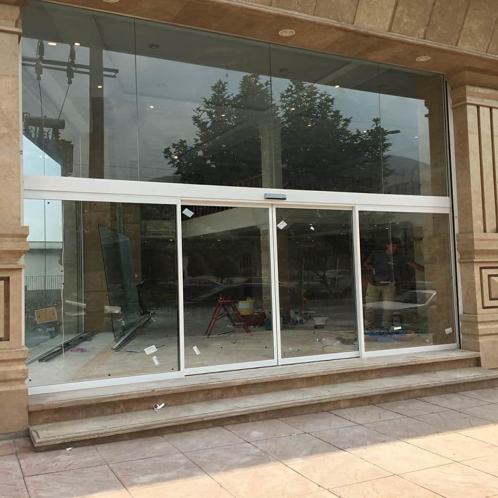 خدمات تعمیر درب شیشه ای مدرن فریم مشکی