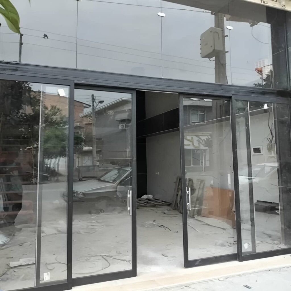 ساخت درب شیشه ای اداری با کنترل دسترسی