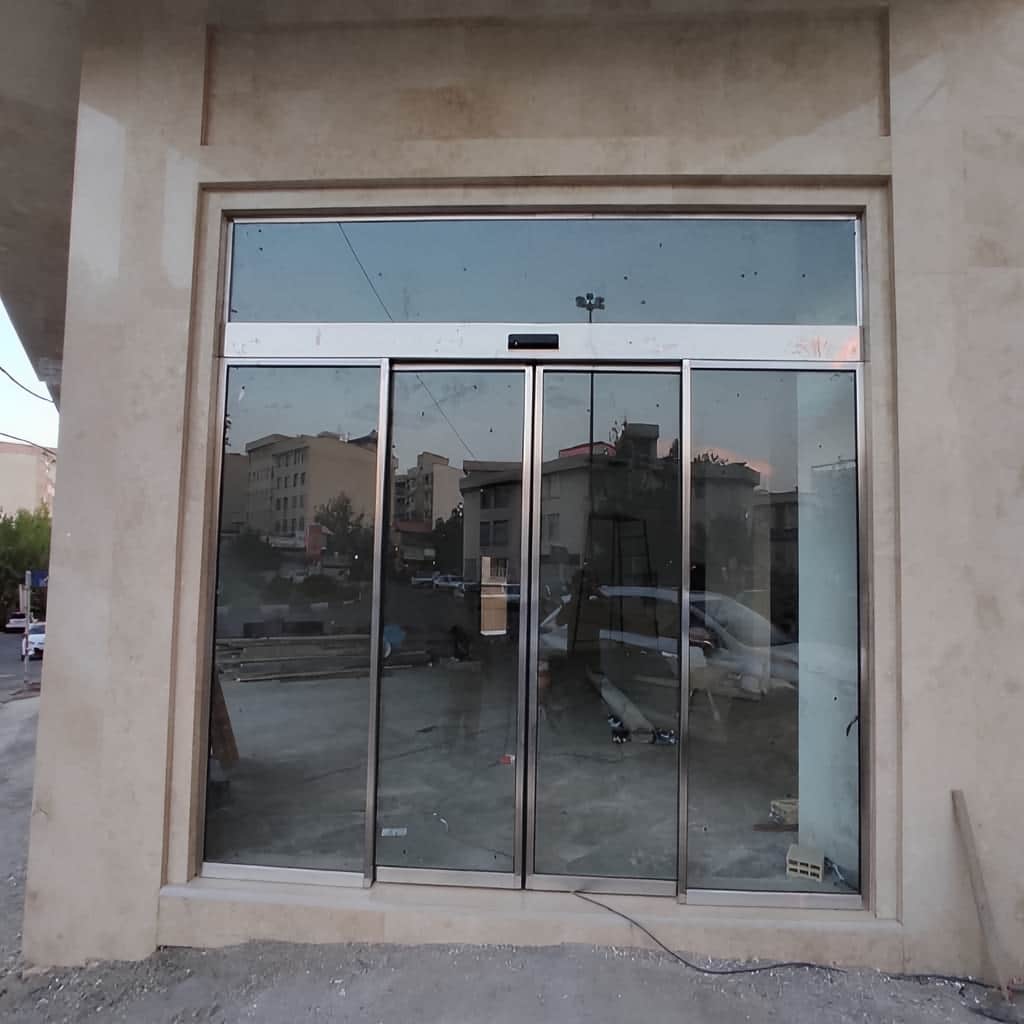 نصب درب اتوماتیک شیشه ای گردان چهار باله
