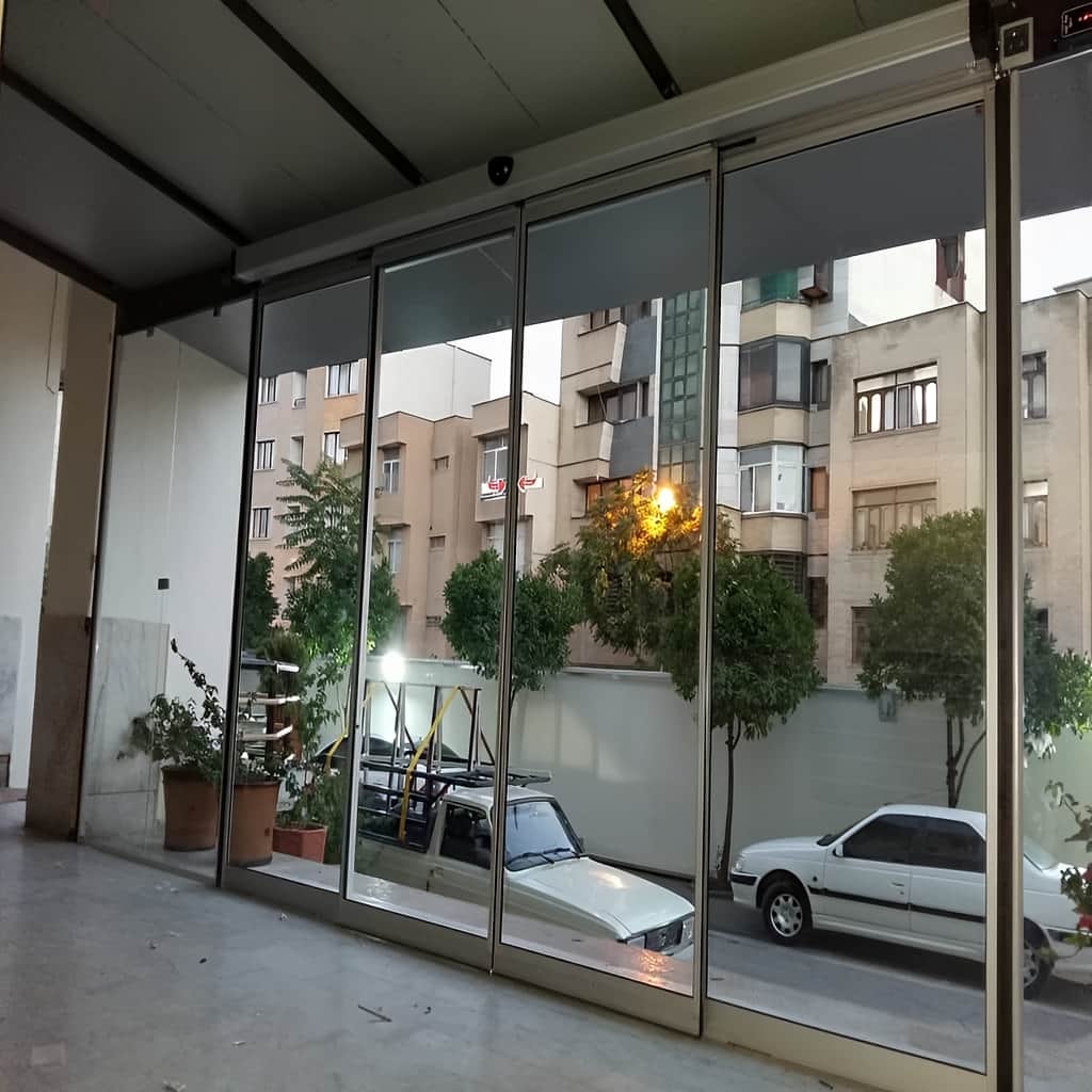 فروش درب شیشه ای پرتردد مجتمع با سنسور ایمنی
