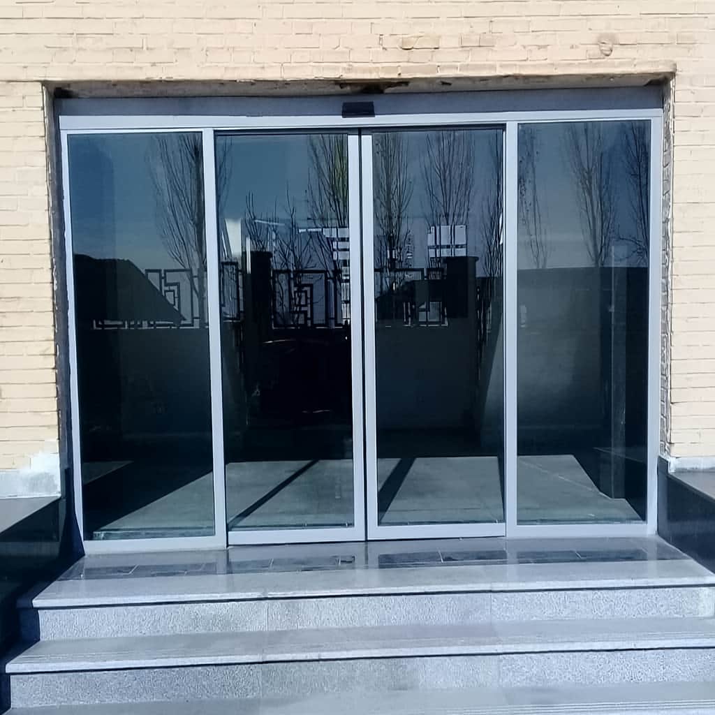خدمات تعمیر درب شیشه ای بانک کنترل ورود